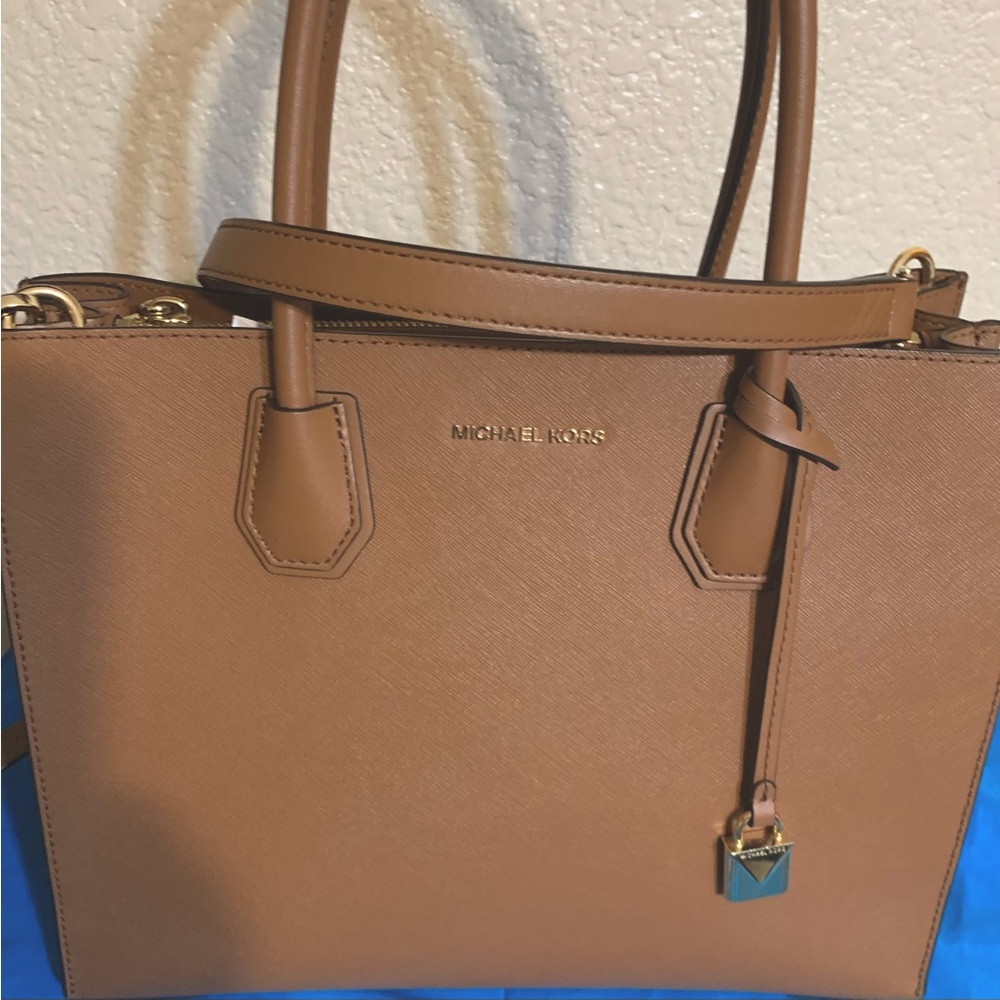 Ladies hand bag
